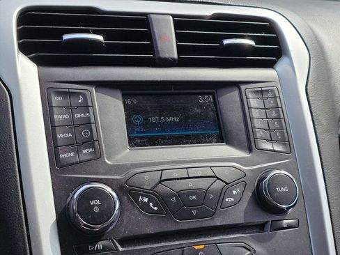 Used 2016 Ford Fusion SE FWD image 18