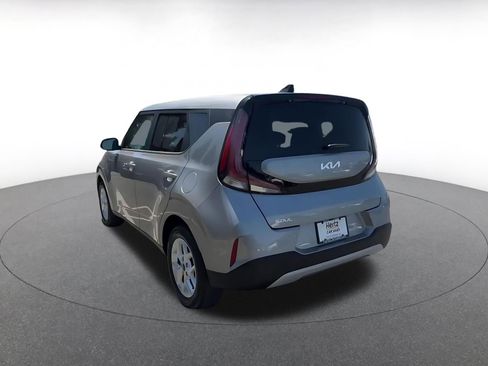 Used 2025 Kia Soul LX w/ LX Technology Package FWD image 11