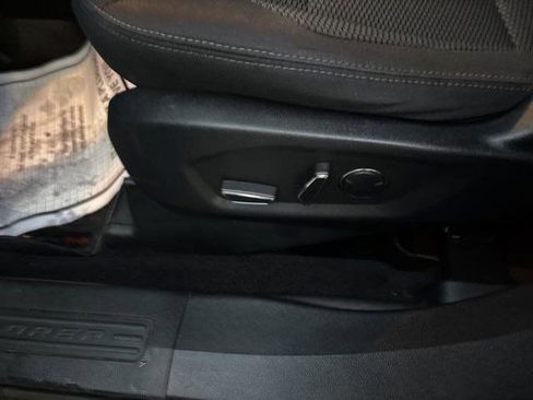 Used 2018 Ford Explorer XLT image 12