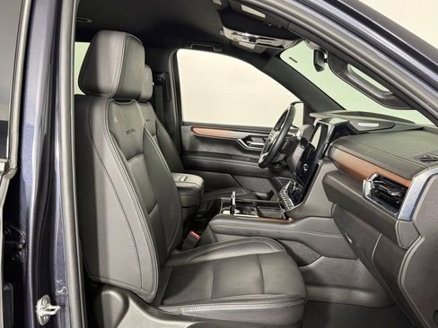 Used 2025 GMC Yukon Denali RWD image 32