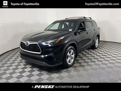 Certified 2022 Toyota Highlander L image 1