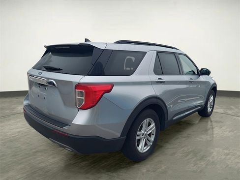 Used 2023 Ford Explorer XLT w/ Equipment Group 202A image 5