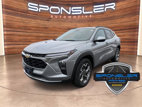 Used 2025 Chevrolet Trax LT w/ LT Convenience Package image 1