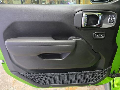 New 2025 Jeep Wrangler Unlimited Rubicon w/ Technology Group image 35