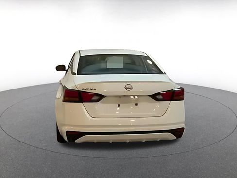 Used 2025 Nissan Altima 2.5 SV FWD image 12