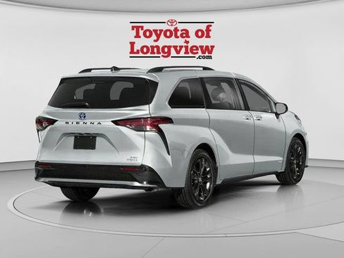 Used 2026 Toyota Sienna XSE FWD image 3