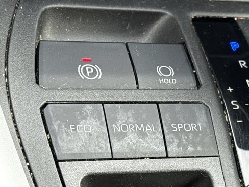 Used 2023 Toyota RAV4 LE FWD image 23
