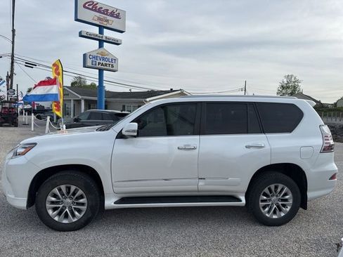 Used 2019 Lexus GX 460 Premium w/ Premium Package image 2