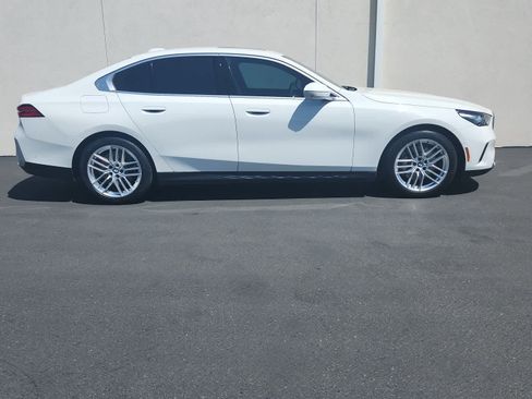Used 2024 BMW 530i w/ Premium Package RWD image 3