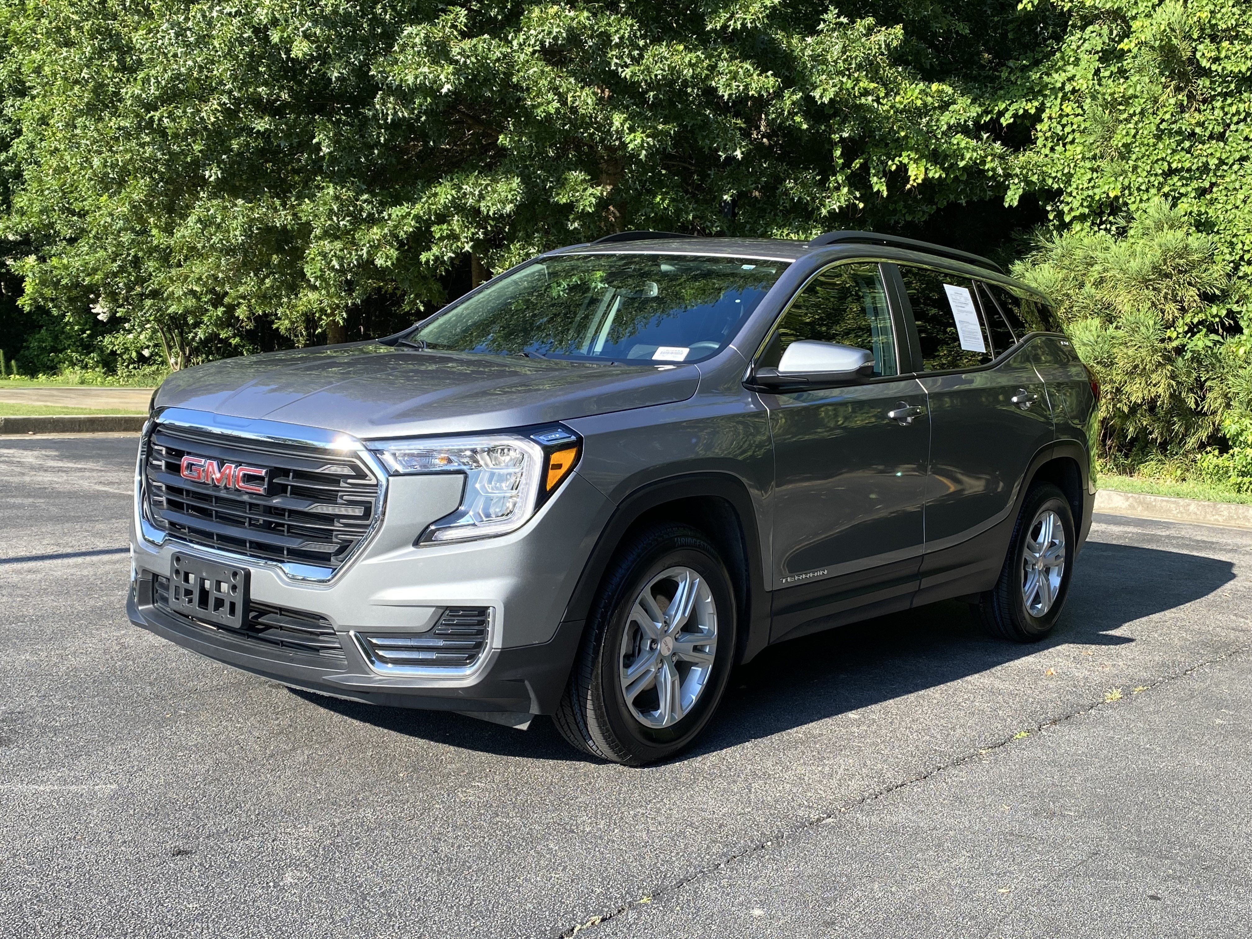 Used 2023 GMC Terrain SLE w/ Driver Convenience Package AWD/4WD image 5