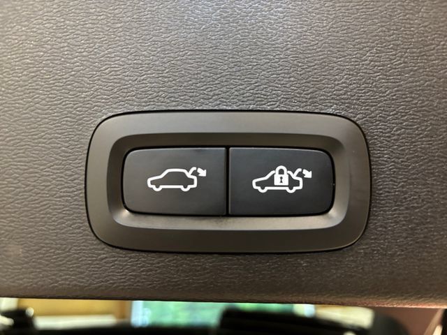 Used 2023 Volvo XC40 B5 Plus w/ Driver Assist Package AWD/4WD image 23