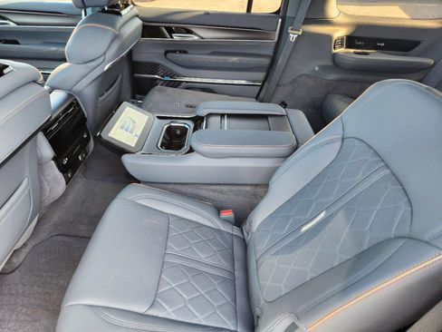 New 2024 Jeep Grand Wagoneer Series III w/ HD Trailer Tow Package image 15