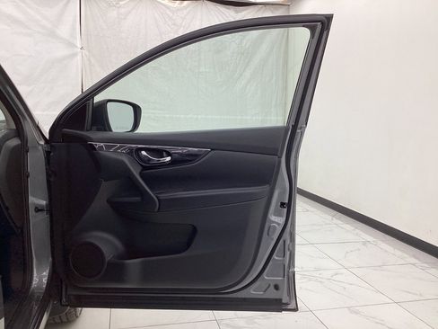 Used 2018 Nissan Rogue Sport SL image 19