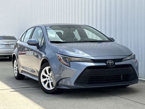 Used 2024 Toyota Corolla LE FWD image 2