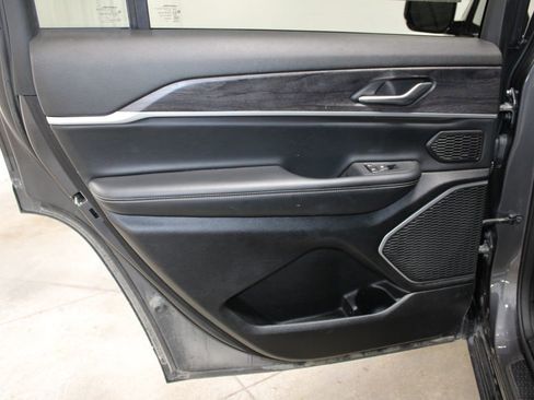 Used 2021 Jeep Grand Cherokee L Limited image 23