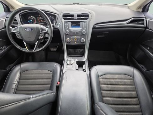 Used 2018 Ford Fusion SE w/ Equipment Group 201A FWD image 15