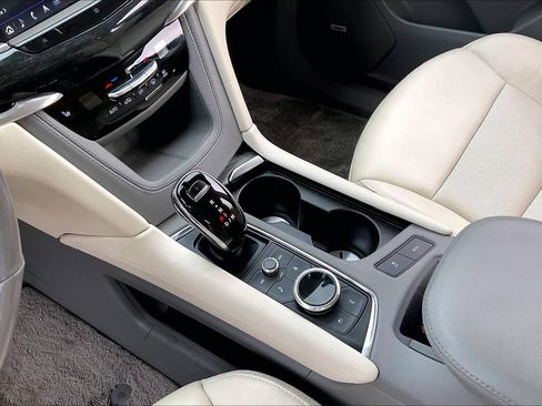 Used 2020 Cadillac XT6 Premium Luxury image 16