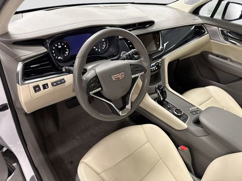 Used 2023 Cadillac XT6 Premium Luxury w/ Technology Package image 9