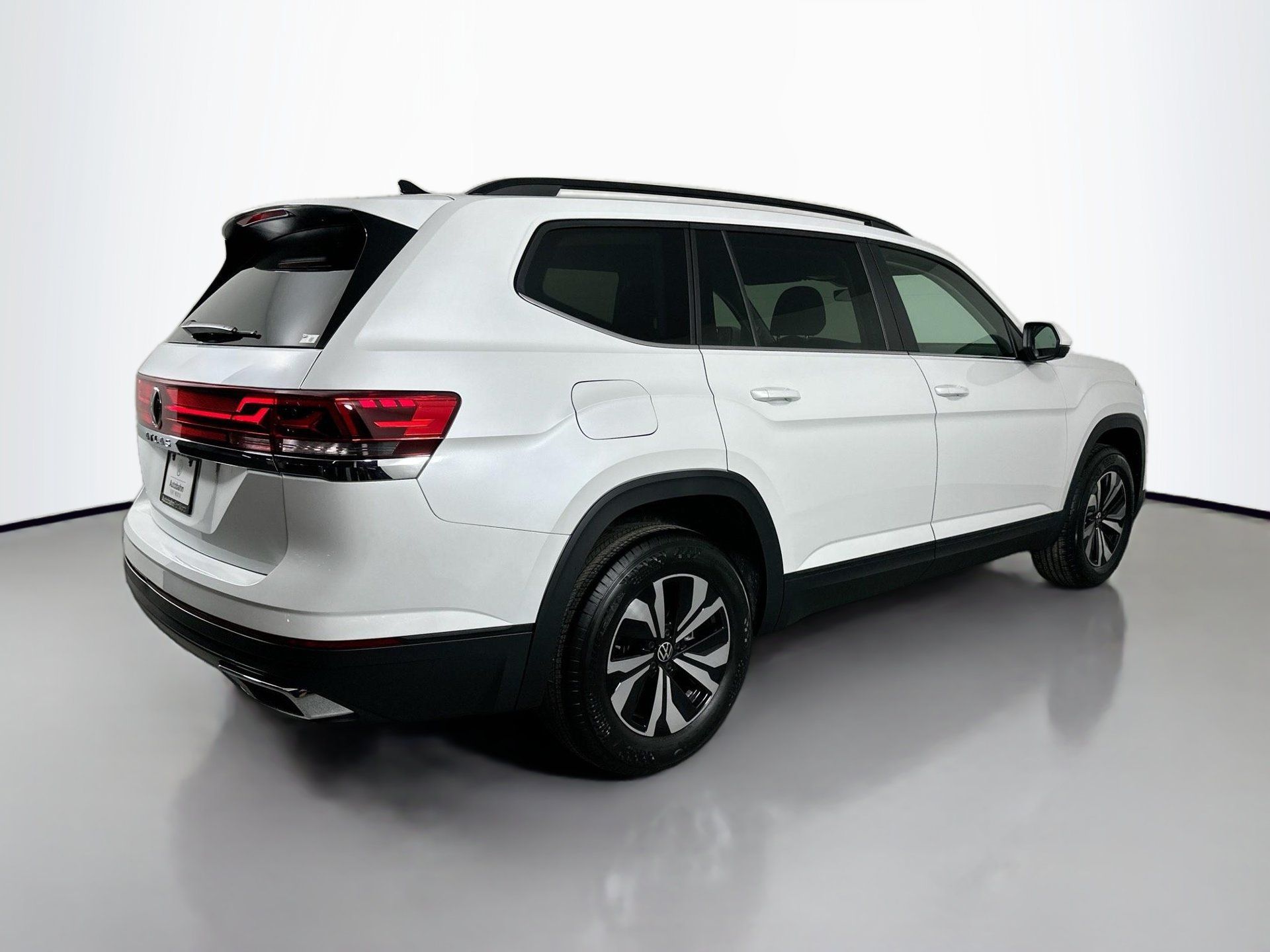 Certified 2026 Volkswagen Atlas SE FWD image 5
