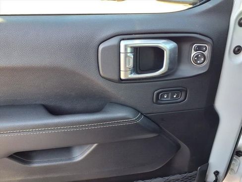 Used 2023 Jeep Gladiator Overland image 19