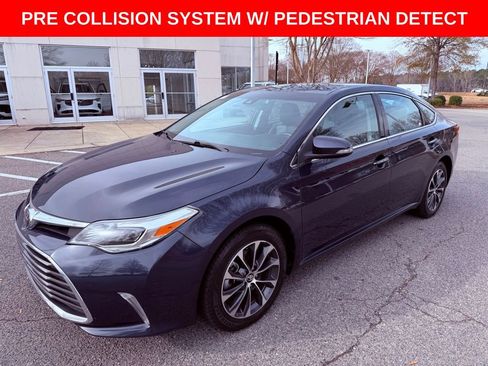 Used 2017 Toyota Avalon image 3