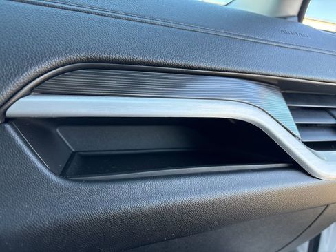 Used 2024 GMC Terrain SLE image 19