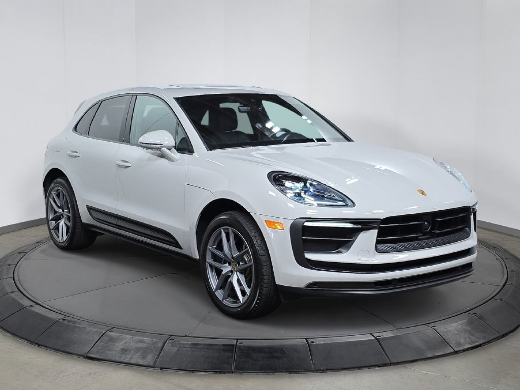 Certified 2026 Porsche Macan AWD/4WD image 9