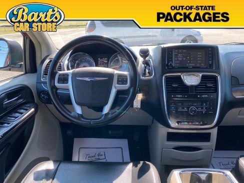 Used 2013 Chrysler Town & Country Touring FWD image 20