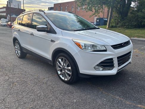 Used 2016 Ford Escape SE w/ SE Chrome Package AWD/4WD image 3