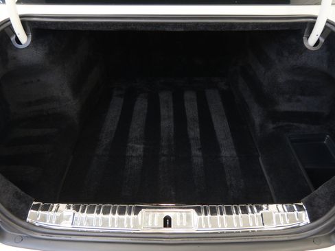 Used 2013 Rolls-Royce Ghost RWD image 18