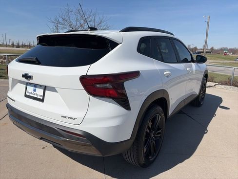 Certified 2025 Chevrolet Trax ACTIV w/ Sunroof Package image 8