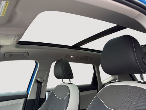 Certified 2025 Volkswagen Taos SE w/ Panoramic Sunroof Package image 20