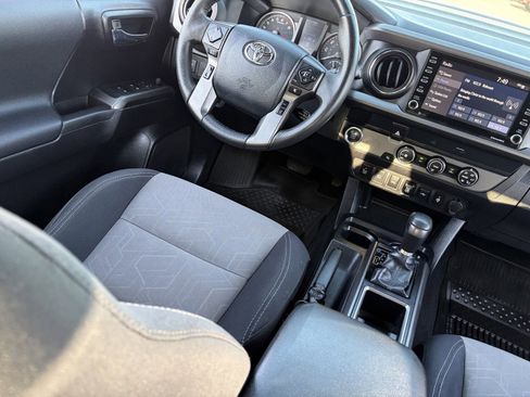 Used 2020 Toyota Tacoma TRD Sport w/ Technology Package RWD image 15
