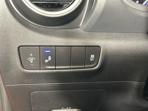 Used 2018 Hyundai Kona SEL FWD image 19