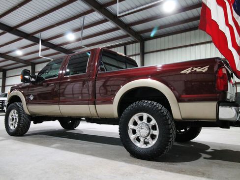 Used 2011 Ford F250 Lariat w/ Lariat Interior Pkg AWD/4WD image 8