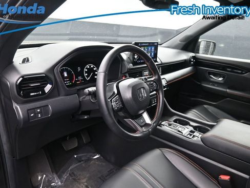 Used 2025 Honda Pilot TrailSport image 14