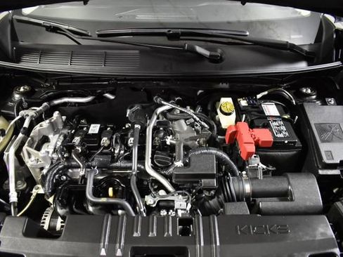 Used 2025 Nissan Kicks SV AWD/4WD image 33