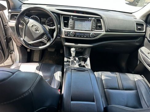Used 2017 Toyota Highlander SE image 10