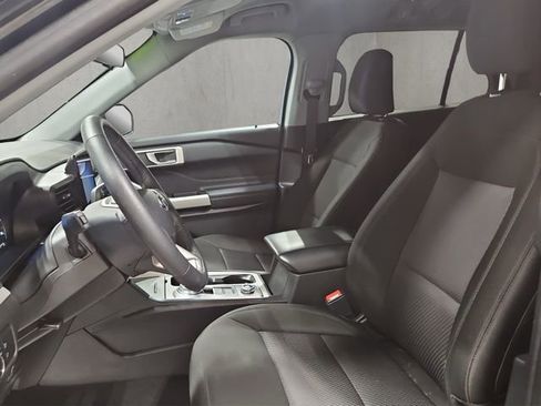 Used 2024 Ford Explorer XLT image 12