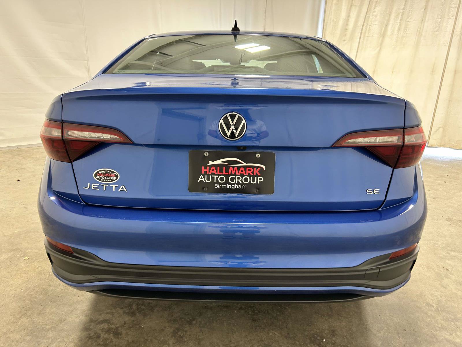 Used 2024 Volkswagen Jetta SE FWD image 3