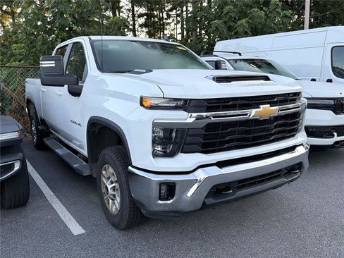 Used 2025 Chevrolet Silverado 2500 LT w/ Convenience Package AWD/4WD image 3