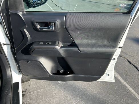 Used 2018 Toyota Tacoma TRD Off-Road image 27