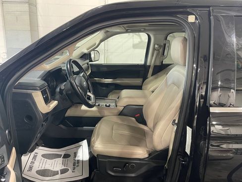 Used 2024 Ford Expedition Limited image 9
