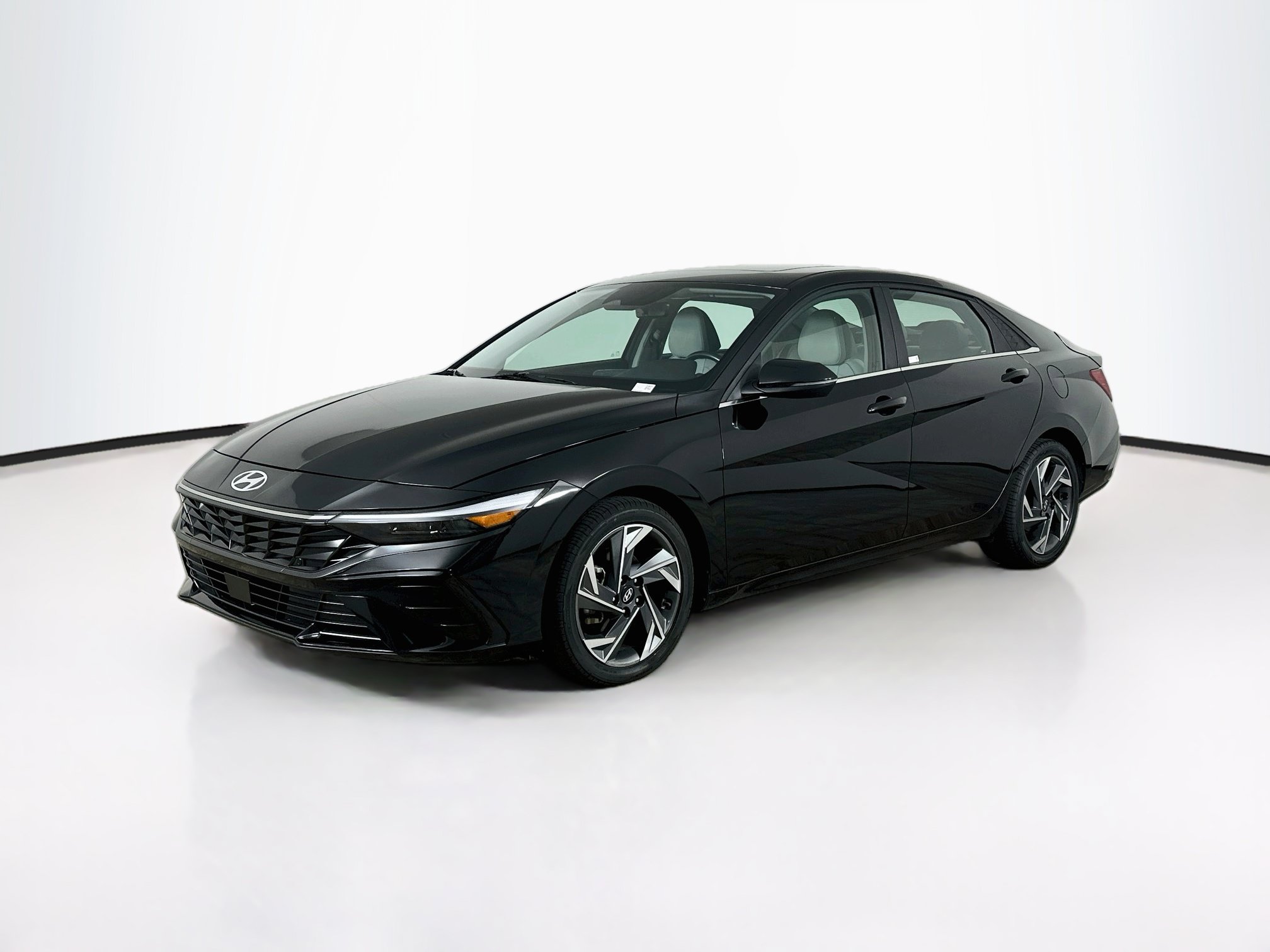 Used 2025 Hyundai Elantra Limited FWD image 3