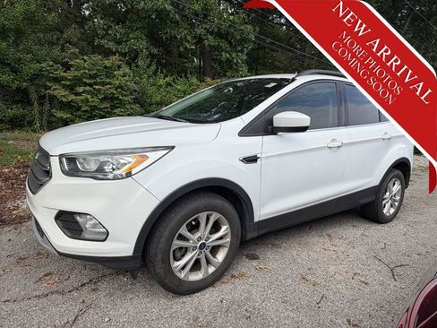 Used 2017 Ford Escape SE w/ Equipment Group 201A AWD/4WD image 4