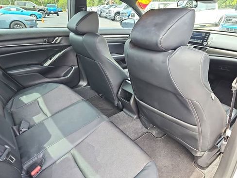 Used 2018 Honda Accord Sport image 11