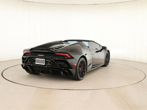 Used 2022 Lamborghini Huracan EVO image 6