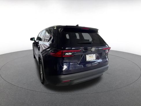 Used 2025 Toyota Grand Highlander LE image 11