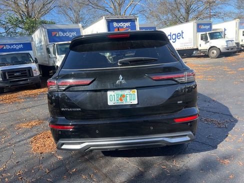 Used 2025 Mitsubishi Outlander SE image 12