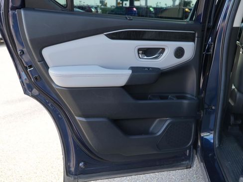 Used 2025 Honda Pilot Elite image 16